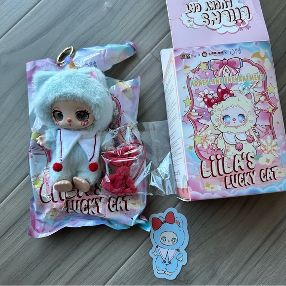 Liila’s Lucky Cat Honeyland Enchantment Blind Box BLUEBERRY SWEETHEART - Picture 1 of 7